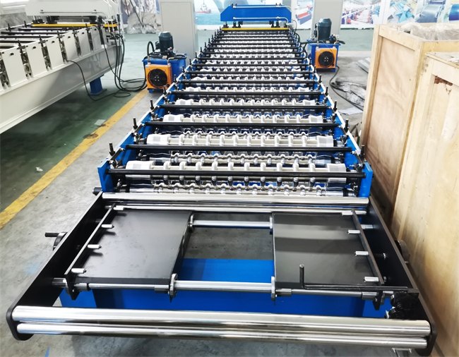 Corrugated roof tile roll forming machine