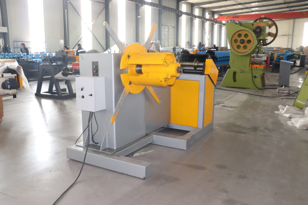 Upright roll forming machine