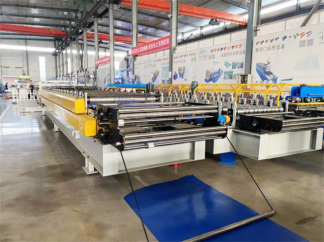 Double layer roofing sheet machine