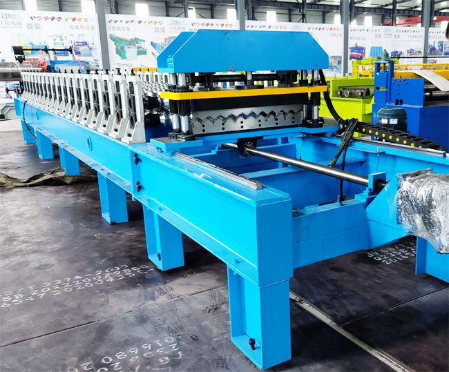 High-speed corrugated roof sheet production line