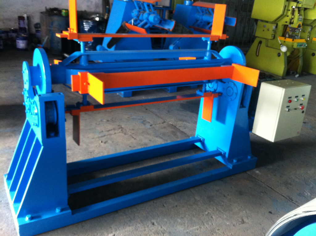 Floor decking rolling forming machine